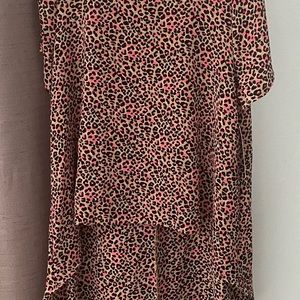 Long shirt at the back, Neon pink💗